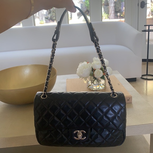 SOLD⛔️elsewhere! 🖤CHANEL - Picture 5 of 12